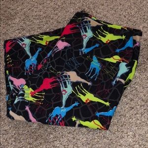 Lularoe OS leggings — giraffe